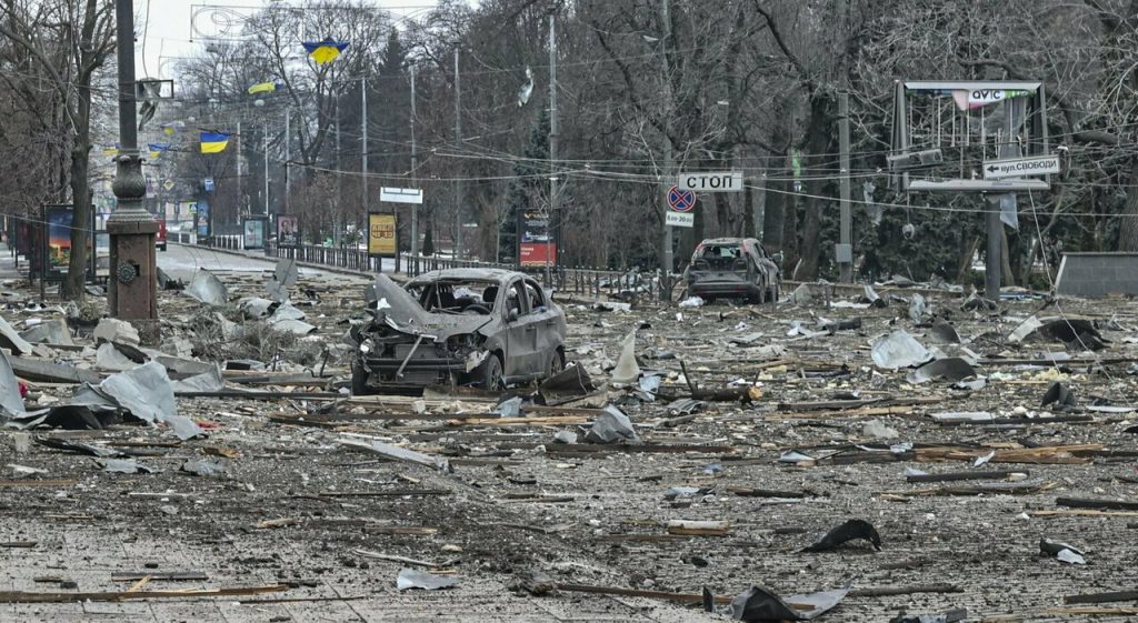 Russia, maxi attacco con droni su Mosca e altre 18 regioni: due morti e raffineria danneggiata
