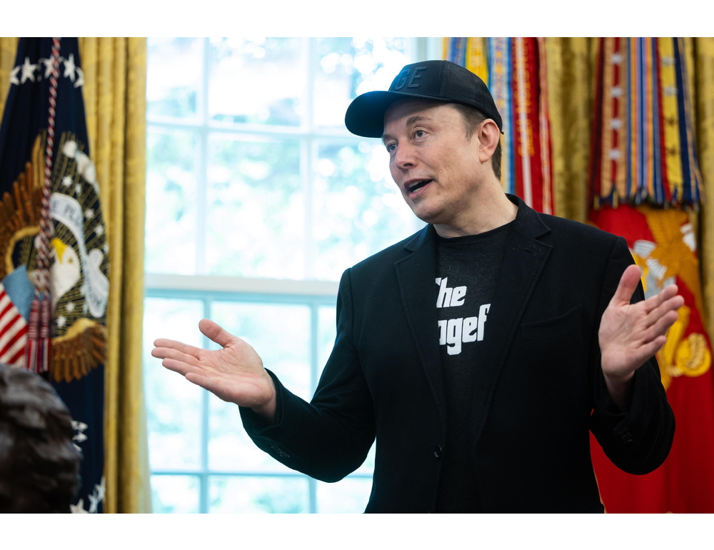 Musk nel mirino del Regno Unito: nuove polemiche dopo gli scontri di Belfast