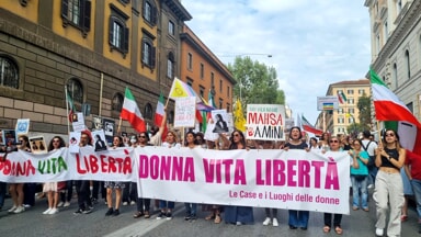 Corteo pacifista a Roma: oggi in piazza con le donne iraniane contro guerra e riarmo