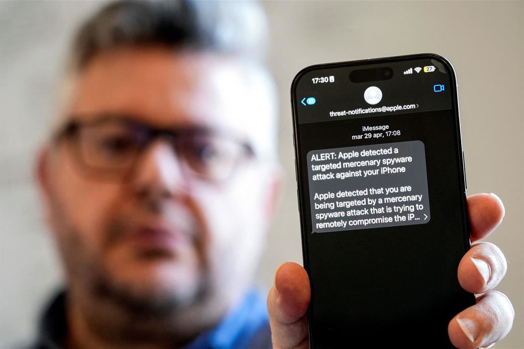 Giornalisti spiati in Italia: indagini su spyware israeliano e privacy violata