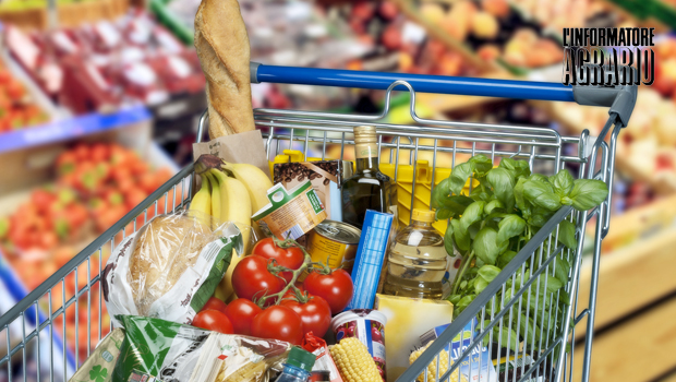 Prezzi alimentari ancora alti, l’estate 2025 sarà la più cara degli ultimi anni