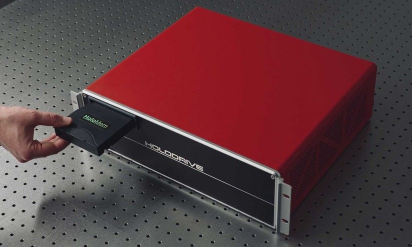 Nastri olografici da 200 TB: la startup HoloMem lancia la sfida allo storage del futuro