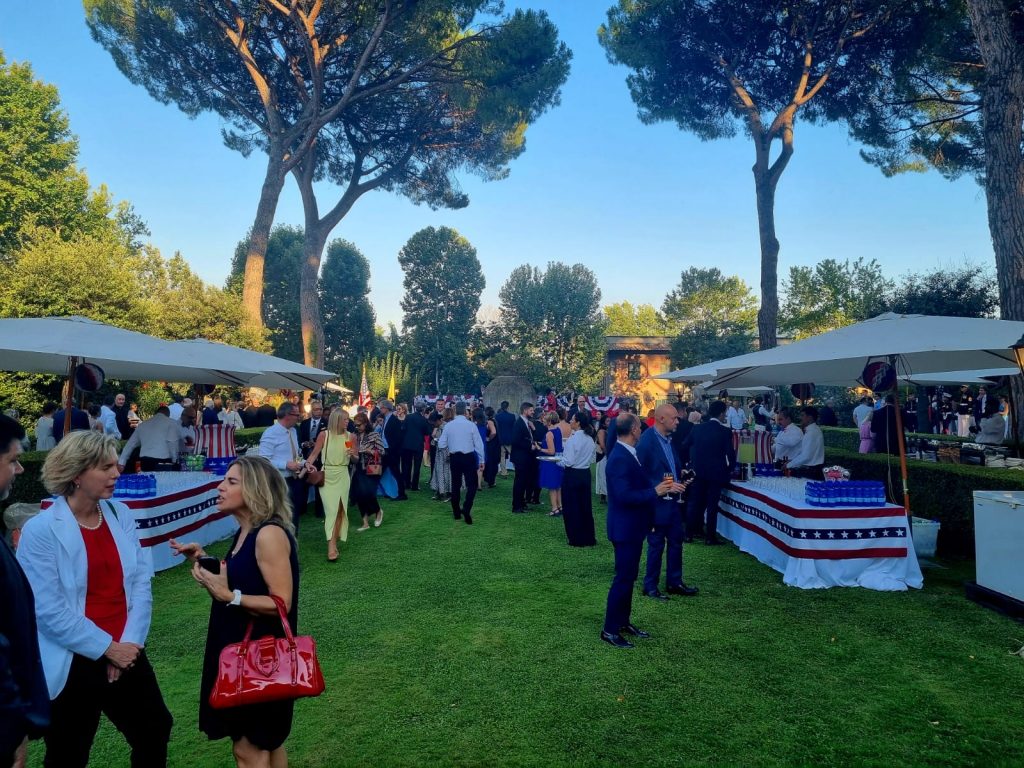 Serata di Gala all’Ambasciata USA presso la Santa Sede: Celebrazione del 4 Luglio con le Eccellenze Italiane