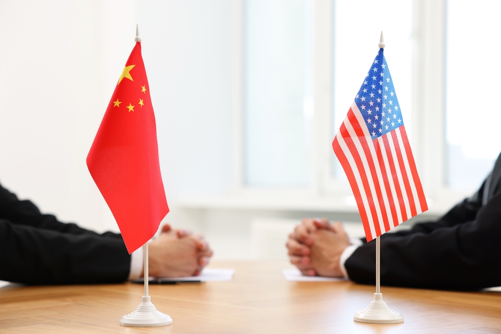 Usa, nuove sanzioni contro l’Iran: Washington avverte anche la Cina. Pechino: “Difenderemo i nostri interessi”