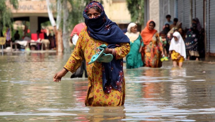 Pakistan, piogge monsoniche e inondazioni: oltre 400 morti e migliaia di sfollati