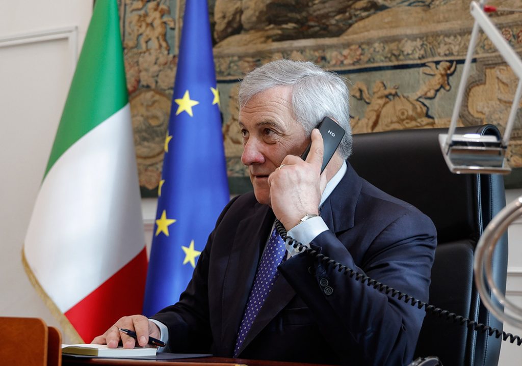 Tajani smorza la polemica tra Salvini e Macron: «La forza delle idee supera la violenza delle parole»
