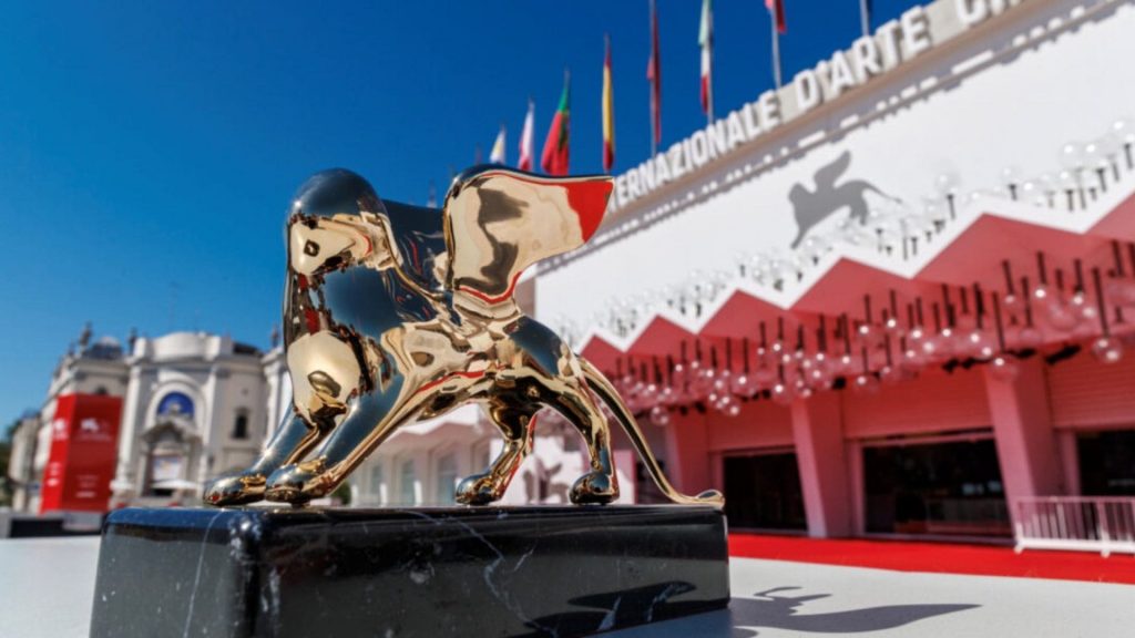 Venezia 82: si apre la Mostra del Cinema tra grandi maestri, impegno civile e glamour