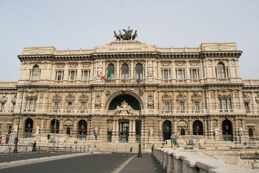 Cassazione: licenziamento legittimo se il dipendente insulta il capo