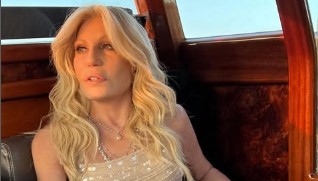 Donatella Versace, nuova luce a 70 anni: il beauty look conquista i social
