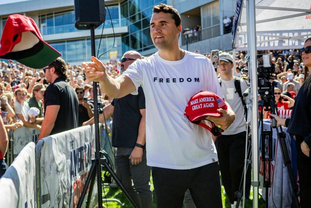 Caccia al killer di Charlie Kirk, Trump: “Un assassinio politico”
