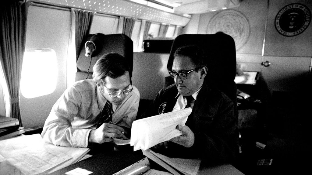 La Flydiplacy e l’esempio di Henry Kissinger: la nuova frontiera della diplomazia contemporanea