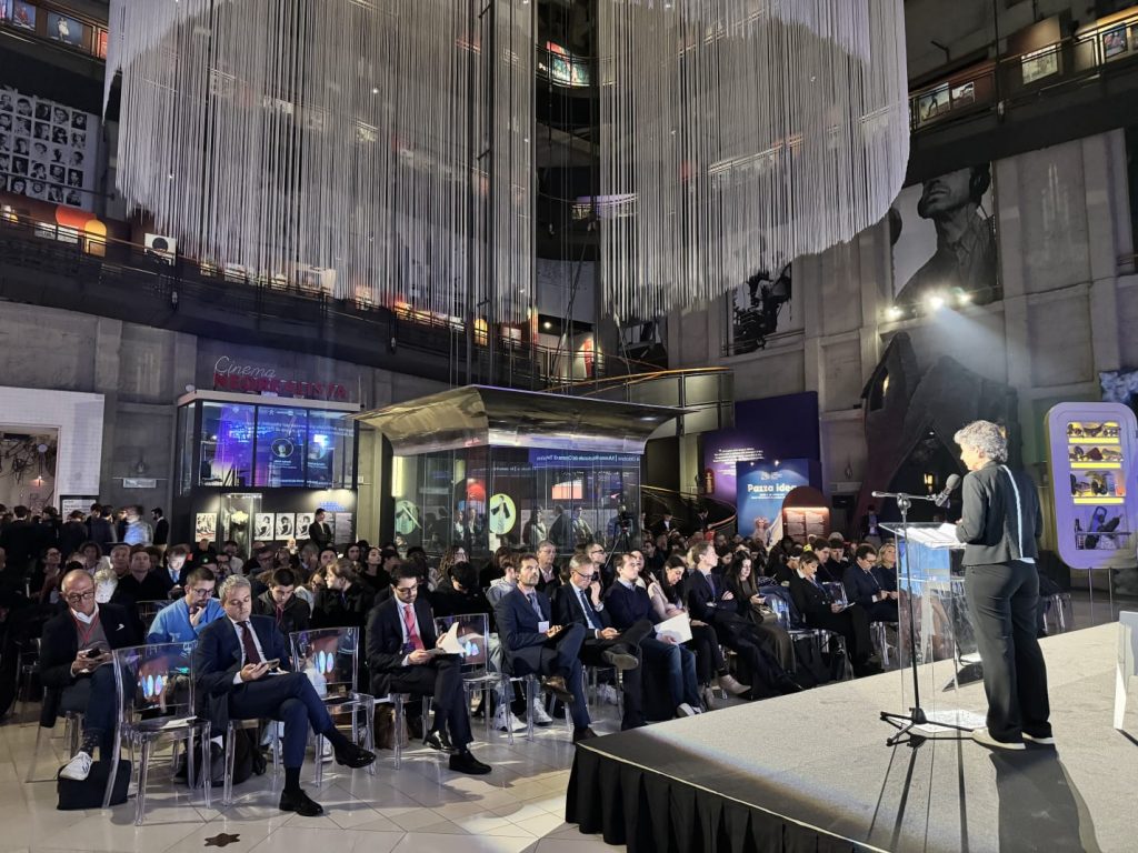 Intelligenza Artificiale e Realtà Virtuale: la maturazione tecnologica degli italiani tra il 2024 e il 2025. Presentato l’Osservatorio ANGI Ricerche alla IV edizione dell’AI & VR Festival