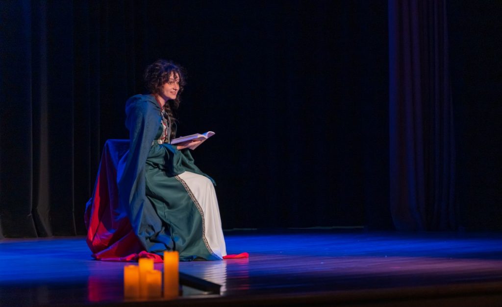 “Dante, l’uomo dietro il poeta” arriva a Rieti: l’Associazione Liberarte, in collaborazione con il Liceo Classico Varrone, portano in scena un progetto che unisce arte, scuola e territorio