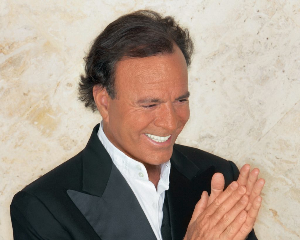 Accuse shock contro Julio Iglesias: due ex dipendenti parlano di violenze e controllo nelle ville ai Caraibi