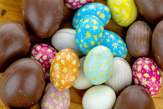 Pasqua più cara, rincari su uova e colombe: aumenti fino al 19%