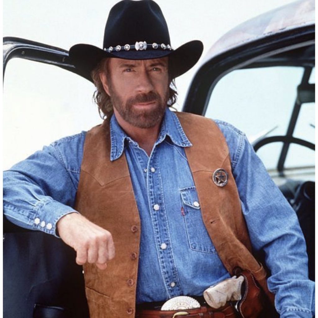 È morto Chuck Norris, leggenda del cinema d’azione: aveva 86 anni