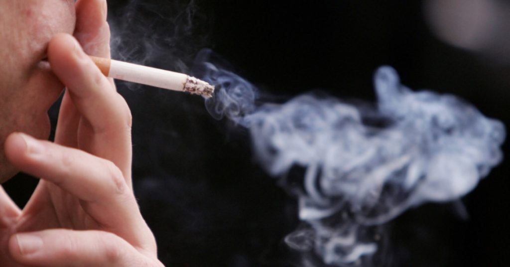Sigarette ed e-cig, verso una stretta: proposta per aumentare di 5 euro il prezzo dei pacchetti