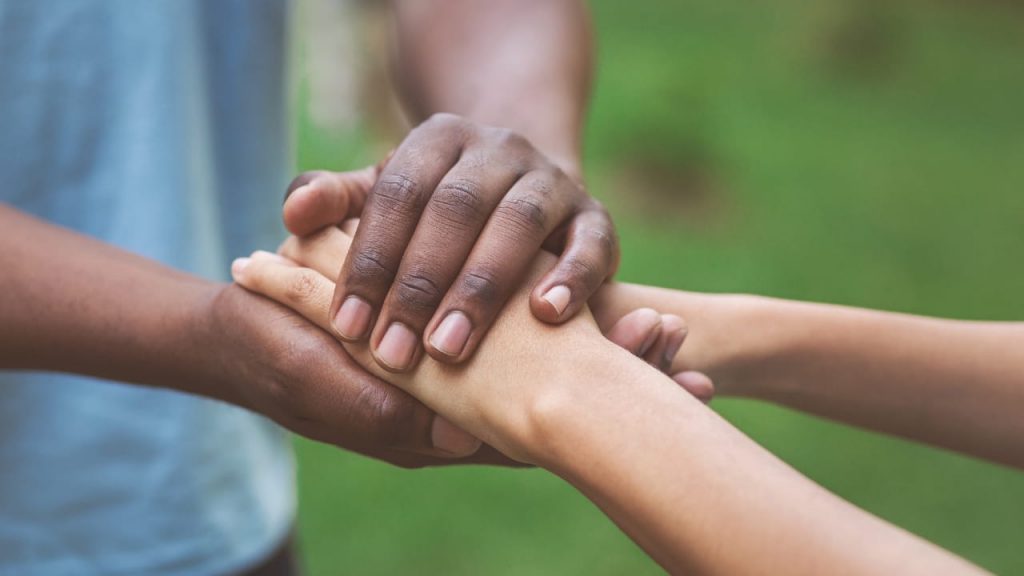 Filantropia, in Italia vale quasi 25 miliardi: “Può diventare un pilastro del welfare”