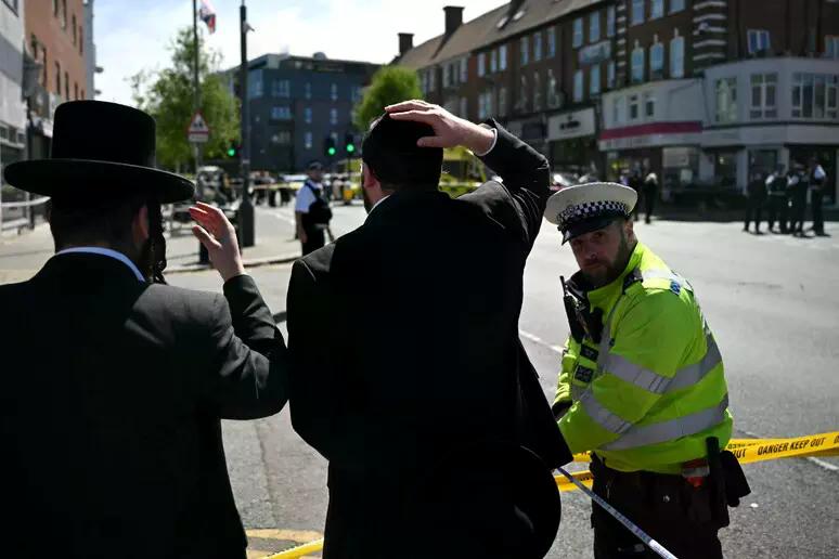 Londra, accoltellati due ebrei ortodossi a Golders Green: è terrorismo
