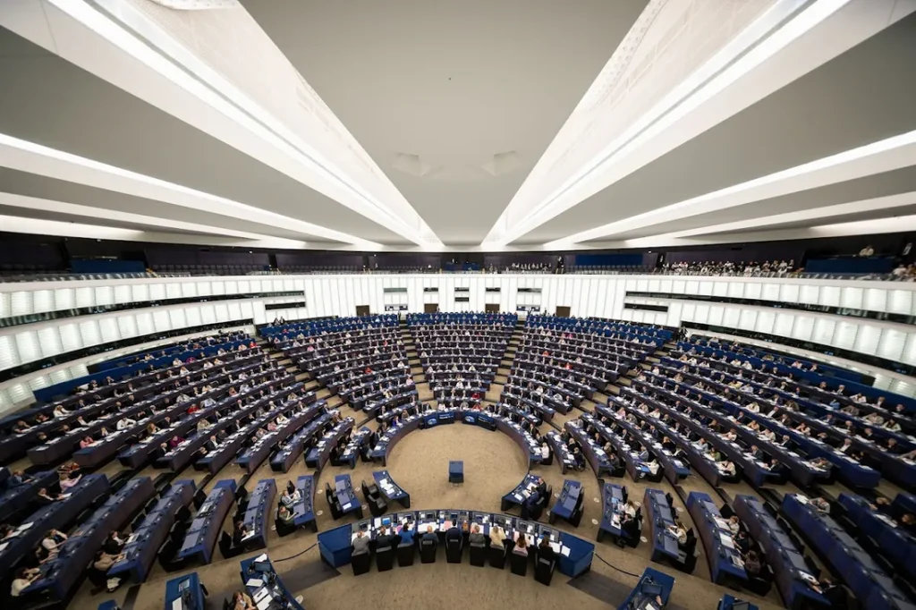 Il Parlamento europeo sceglie Qwant: il motore di ricerca francese diventa predefinito su Edge e Firefox