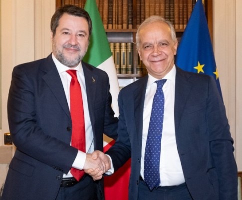 Piantedosi sotto pressione: la Lega spinge per il ritorno di Salvini al Viminale