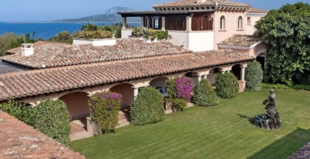 Villa Certosa verso la vendita: la storica residenza di Berlusconi potrebbe passare alla famiglia reale del Qatar