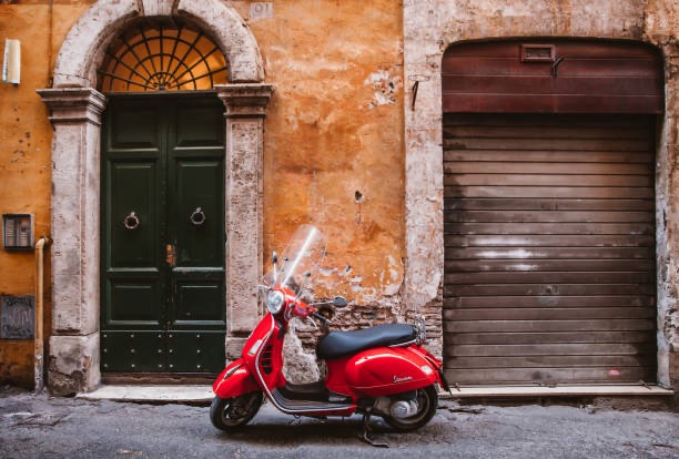 Vespa compie 80 anni: Roma celebra l’icona italiana con una parata di 25mila appassionati da tutto il mondo