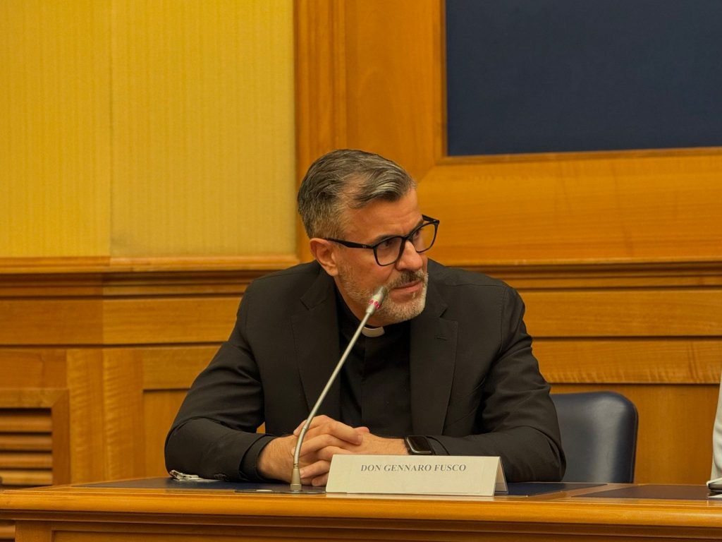 “Dall’AI come strumento all’infrastruttura di fiducia”, don Gennaro Fusco: «La tecnologia non sostituisca il pensiero dell’uomo»