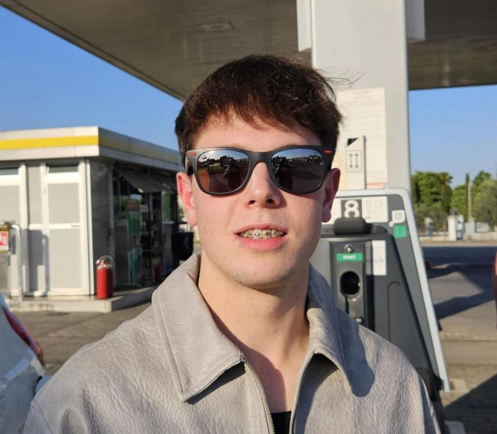 Italiano aggredito a Barcellona, 21enne in coma dopo un colpo alla nuca: «Non si parlava di Ceuta»