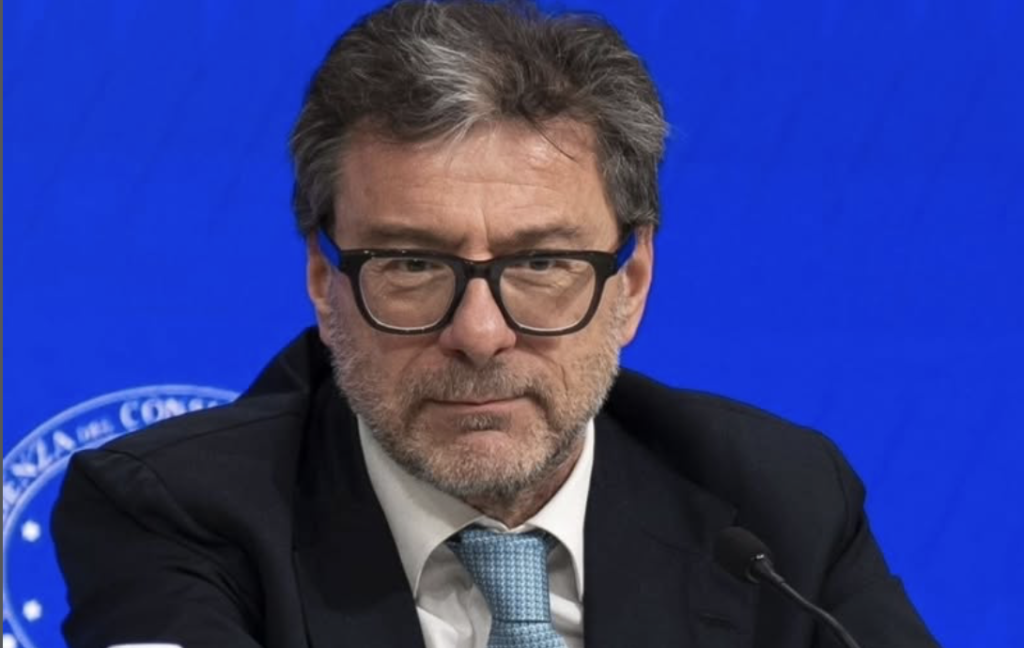 Manovra, Giorgetti propone una flat tax sugli aumenti di stipendio per i giovani