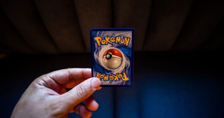 Trova vecchie carte Pokémon in soffitta e diventa milionario: collezione venduta per 1,56 milioni di sterline